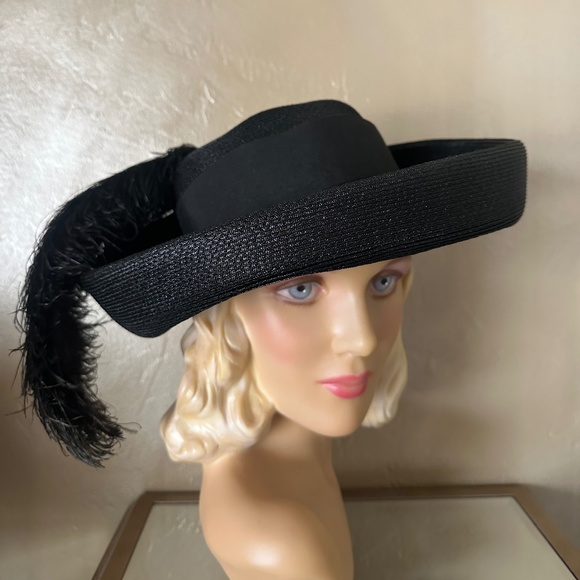 OUTSTANDING 1940s\' WIDE BRIM BLACK STRAW HAT WITH LARGE OSTRICH FEATHER main image 5